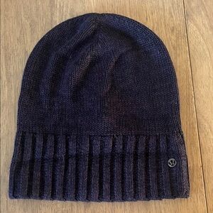 Lululemon Knit Beanie, dark heathered black purple